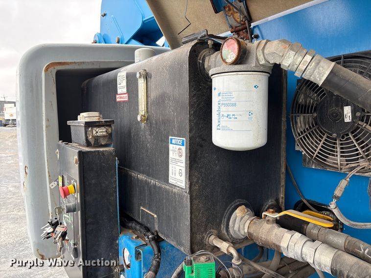 image for item EA7212 2015 Genie Z-80/60 boom lift