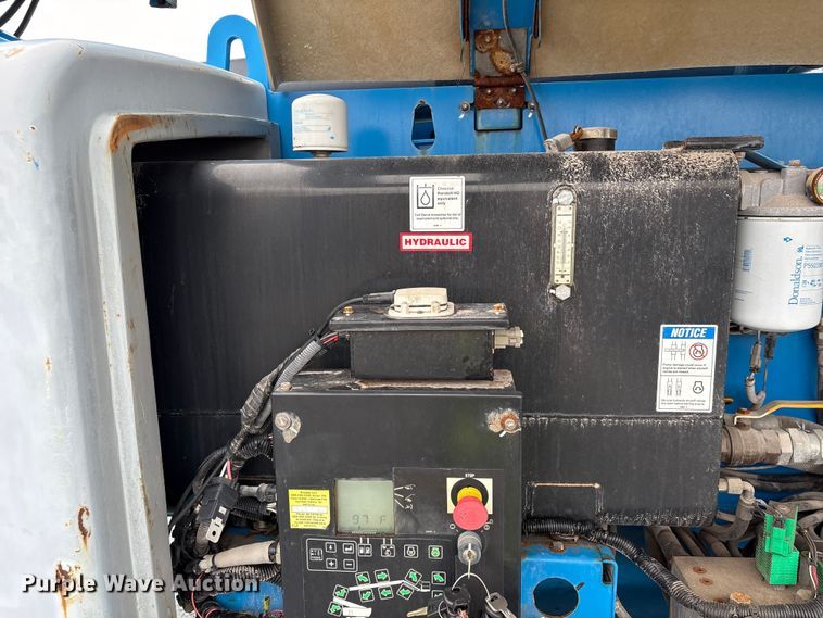 image for item EA7212 2015 Genie Z-80/60 boom lift