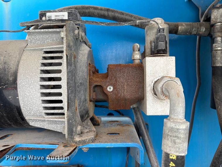 image for item EA7212 2015 Genie Z-80/60 boom lift