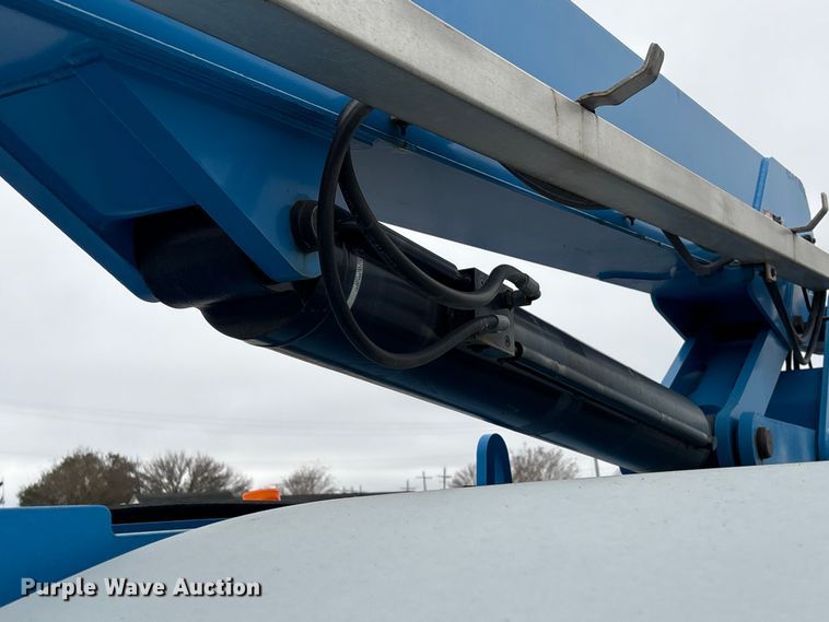 image for item EA7212 2015 Genie Z-80/60 boom lift