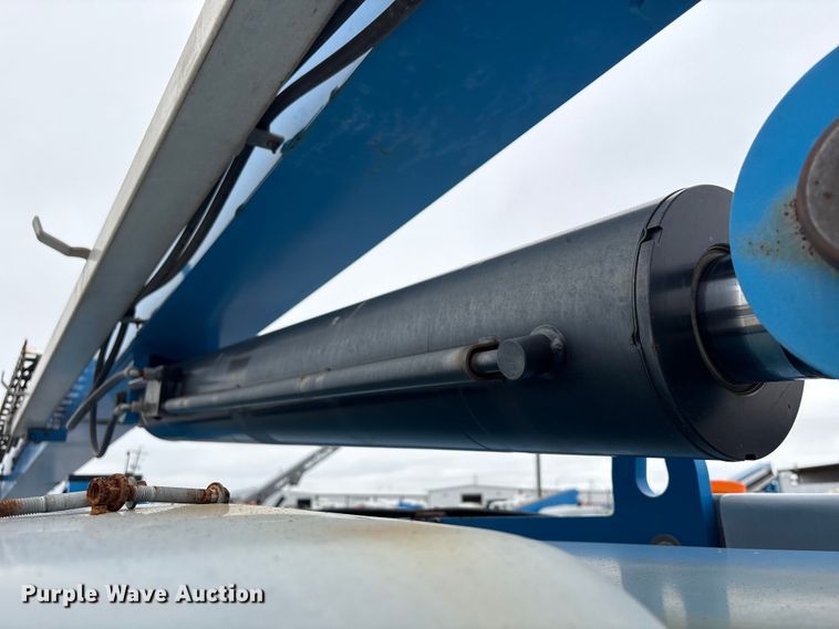 image for item EA7212 2015 Genie Z-80/60 boom lift