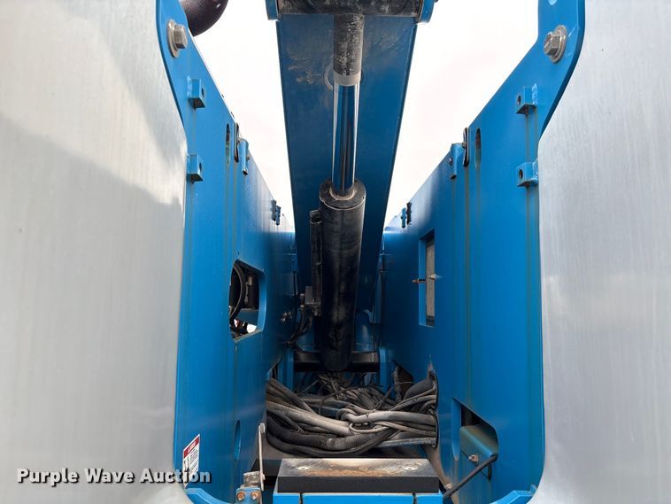 image for item EA7212 2015 Genie Z-80/60 boom lift