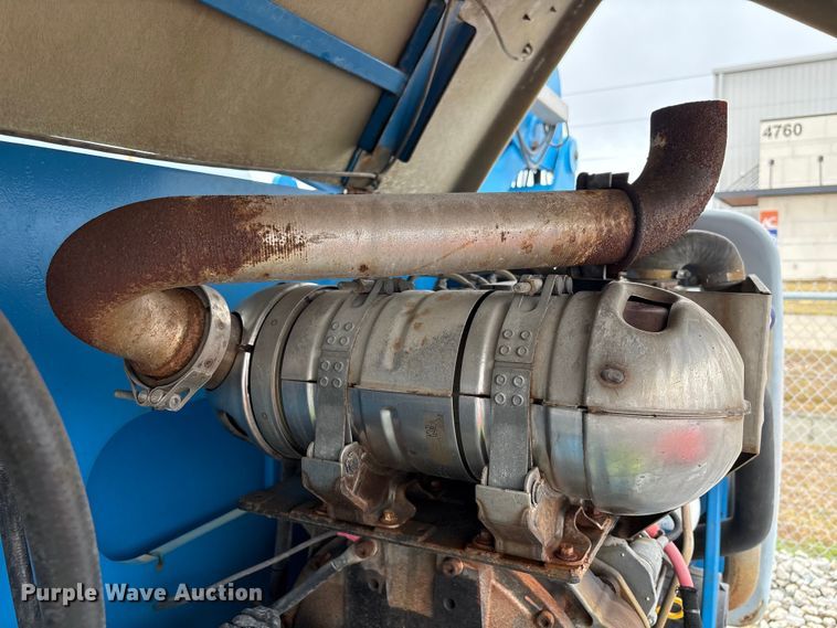 image for item EA7212 2015 Genie Z-80/60 boom lift