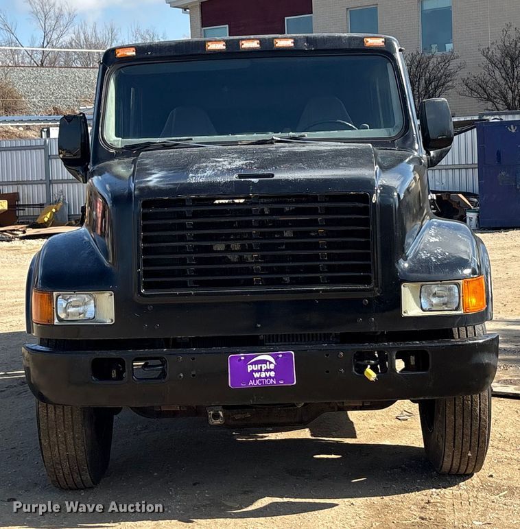 image for item EA7920 1991 International 3800 Crew Cab flatbed truck