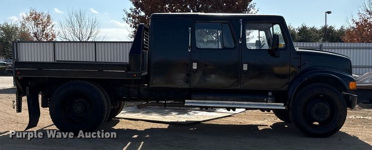 image for item EA7920 1991 International 3800 Crew Cab flatbed truck