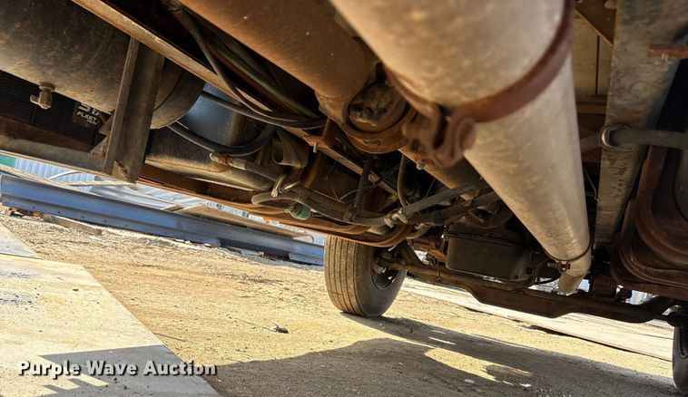 image for item EA7920 1991 International 3800 Crew Cab flatbed truck