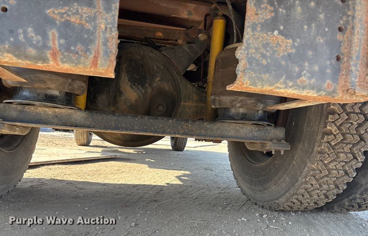 image for item EA7920 1991 International 3800 Crew Cab flatbed truck