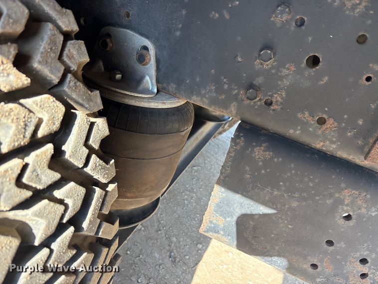 image for item EA7920 1991 International 3800 Crew Cab flatbed truck