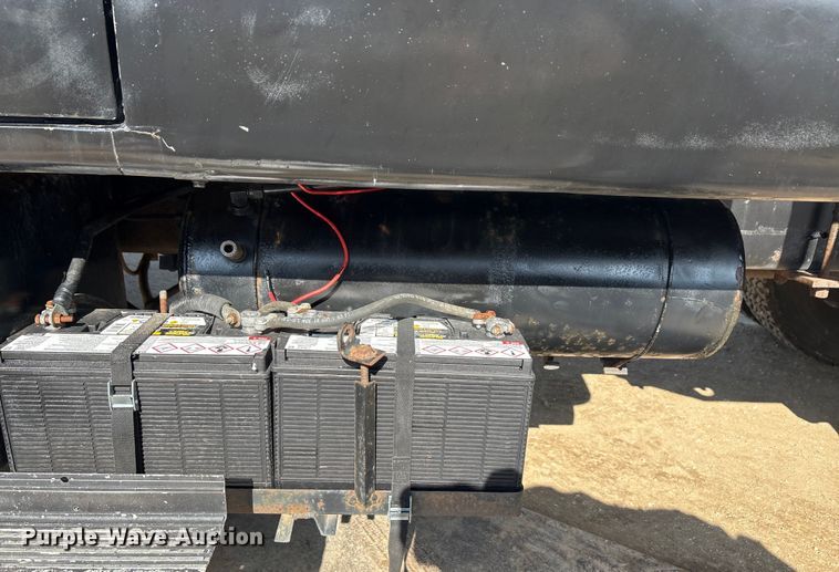 image for item EA7920 1991 International 3800 Crew Cab flatbed truck