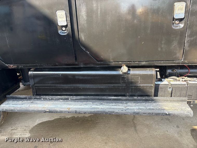 image for item EA7920 1991 International 3800 Crew Cab flatbed truck