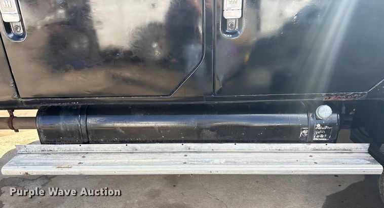 image for item EA7920 1991 International 3800 Crew Cab flatbed truck