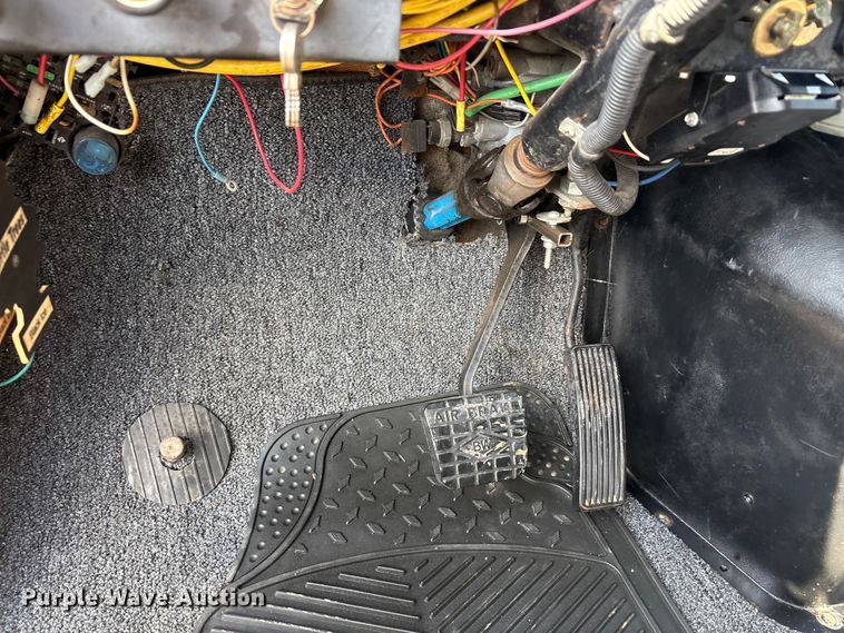 image for item EA7920 1991 International 3800 Crew Cab flatbed truck