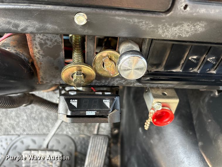 image for item EA7920 1991 International 3800 Crew Cab flatbed truck