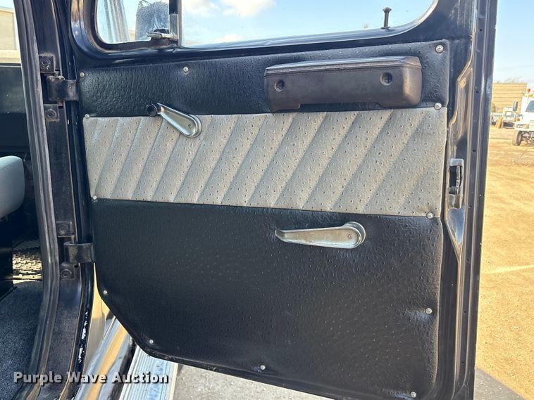 image for item EA7920 1991 International 3800 Crew Cab flatbed truck