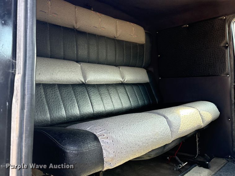 image for item EA7920 1991 International 3800 Crew Cab flatbed truck