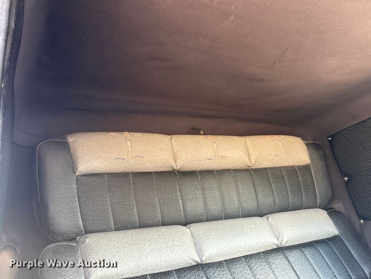 image for item EA7920 1991 International 3800 Crew Cab flatbed truck