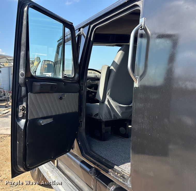 image for item EA7920 1991 International 3800 Crew Cab flatbed truck