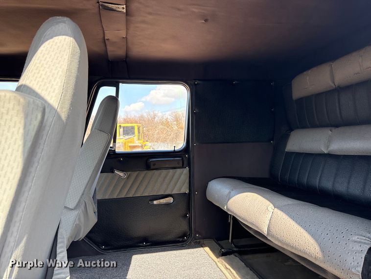 image for item EA7920 1991 International 3800 Crew Cab flatbed truck