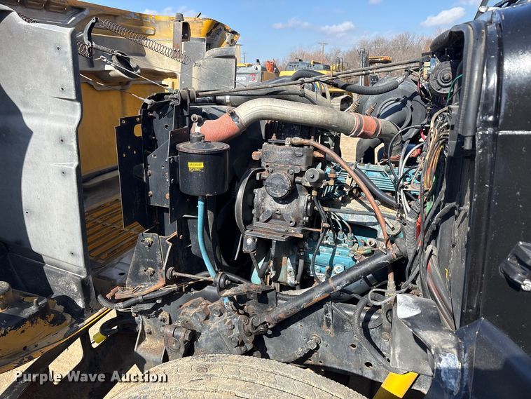 image for item EA7920 1991 International 3800 Crew Cab flatbed truck