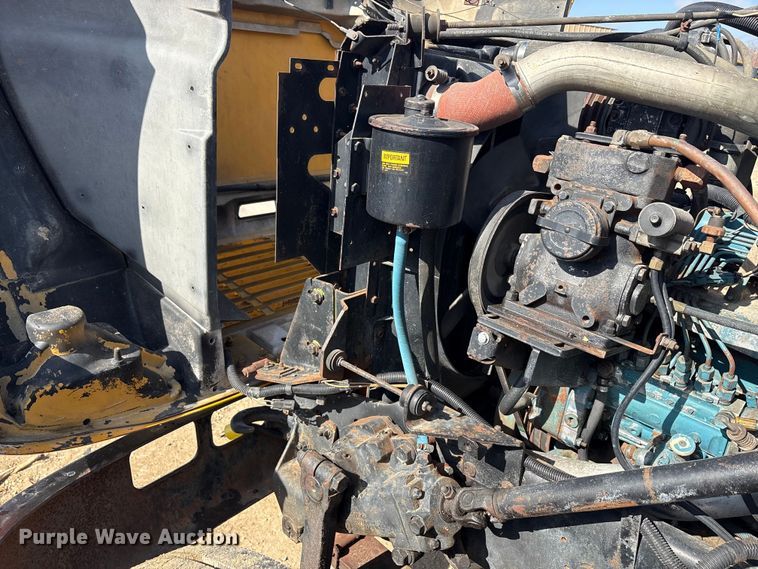 image for item EA7920 1991 International 3800 Crew Cab flatbed truck