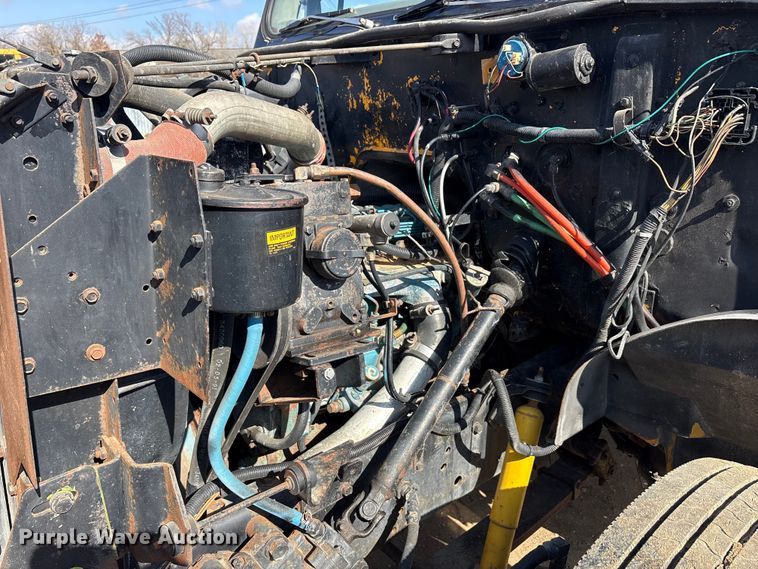 image for item EA7920 1991 International 3800 Crew Cab flatbed truck