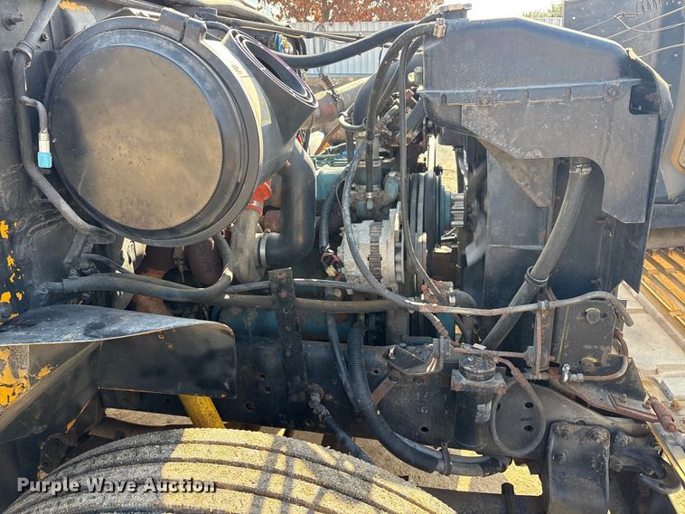 image for item EA7920 1991 International 3800 Crew Cab flatbed truck