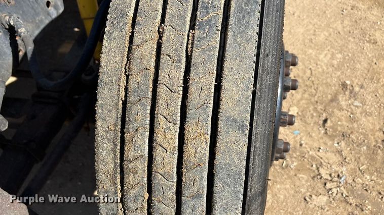 image for item EA7920 1991 International 3800 Crew Cab flatbed truck