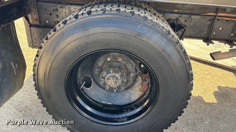 image for item EA7920 1991 International 3800 Crew Cab flatbed truck