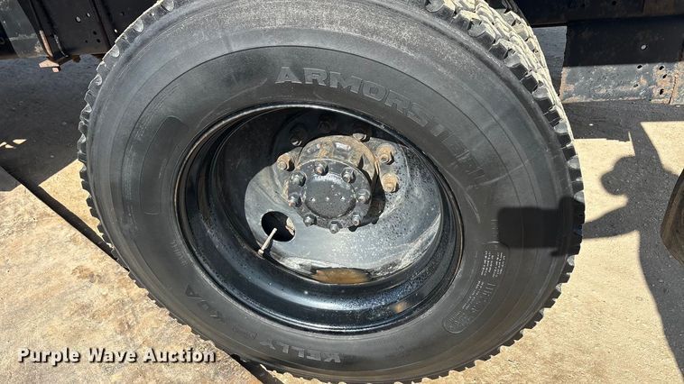 image for item EA7920 1991 International 3800 Crew Cab flatbed truck