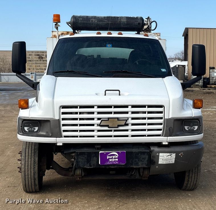 image for item EA7921 2009 Chevrolet C5500 Crew Cab utility / service truck