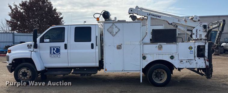 image for item EA7921 2009 Chevrolet C5500 Crew Cab utility / service truck