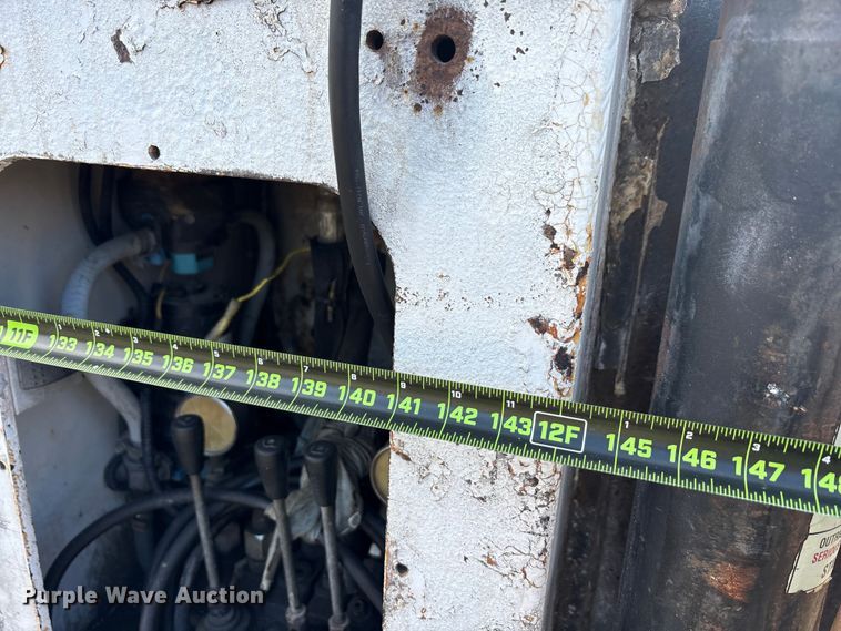 image for item EA7921 2009 Chevrolet C5500 Crew Cab utility / service truck