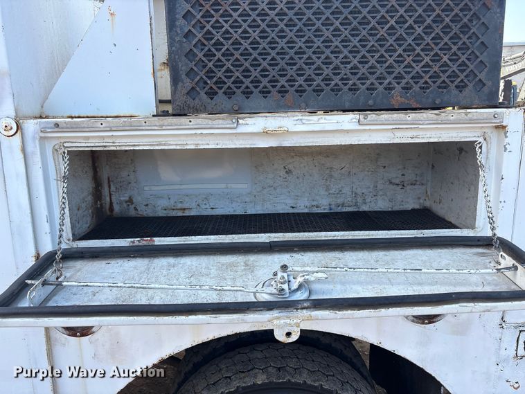 image for item EA7921 2009 Chevrolet C5500 Crew Cab utility / service truck