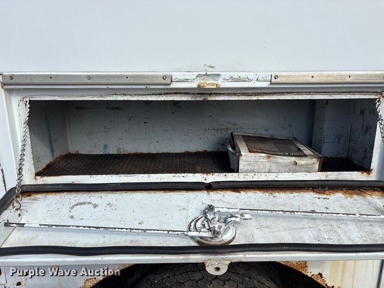 image for item EA7921 2009 Chevrolet C5500 Crew Cab utility / service truck