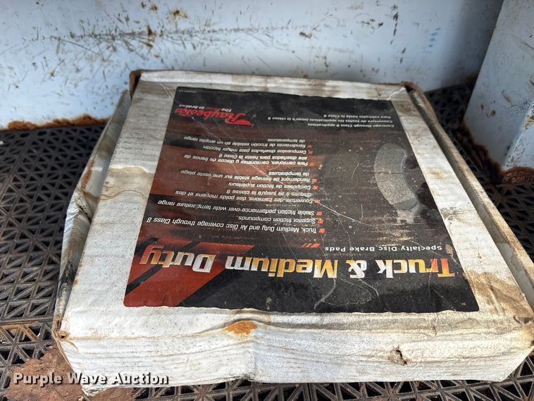 image for item EA7921 2009 Chevrolet C5500 Crew Cab utility / service truck