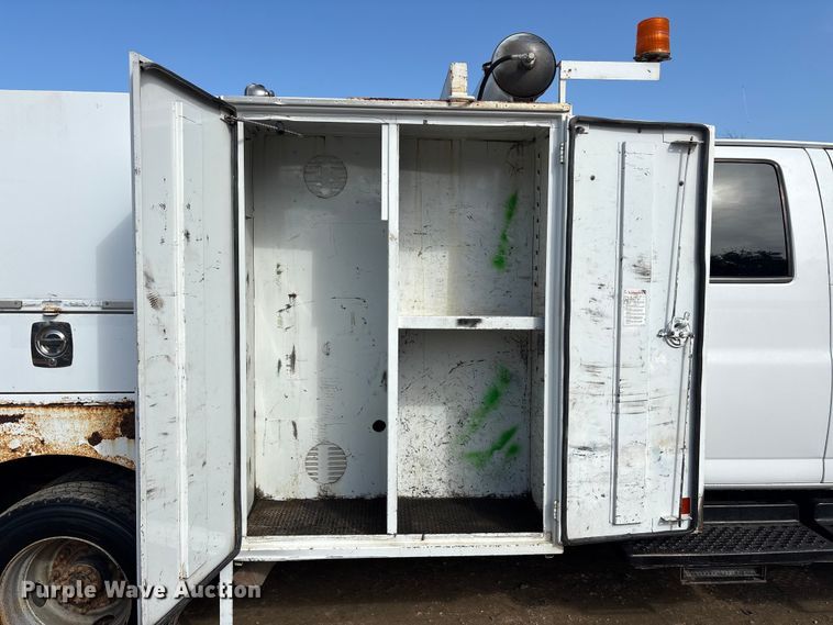 image for item EA7921 2009 Chevrolet C5500 Crew Cab utility / service truck