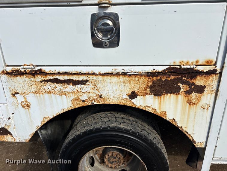 image for item EA7921 2009 Chevrolet C5500 Crew Cab utility / service truck