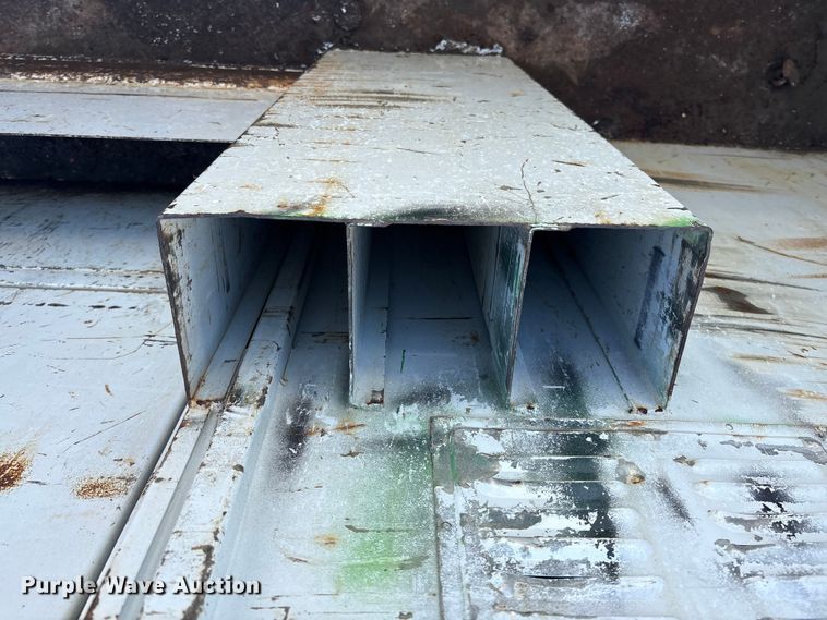 image for item EA7921 2009 Chevrolet C5500 Crew Cab utility / service truck