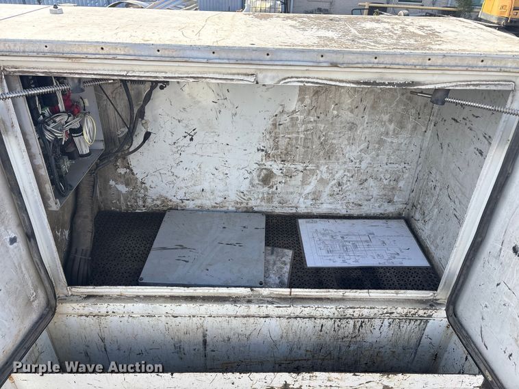 image for item EA7921 2009 Chevrolet C5500 Crew Cab utility / service truck