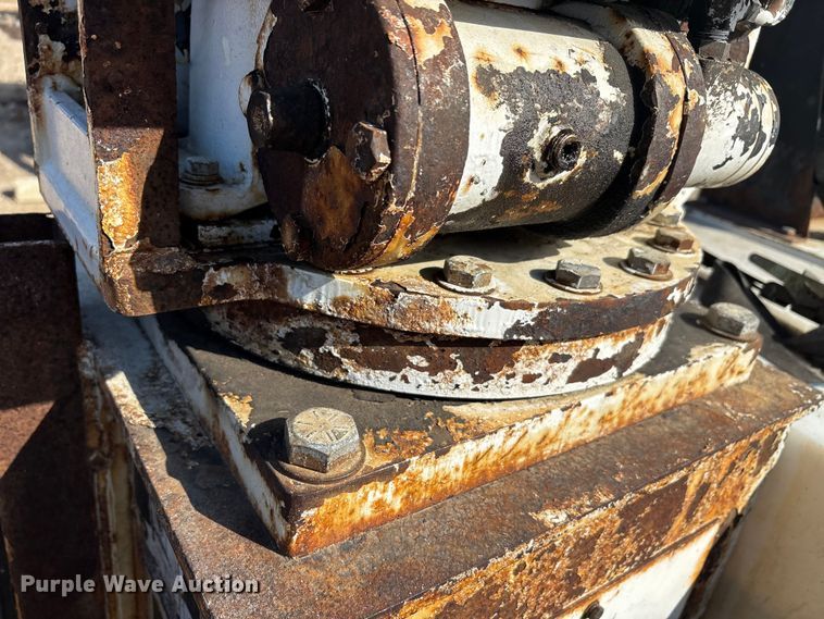 image for item EA7921 2009 Chevrolet C5500 Crew Cab utility / service truck