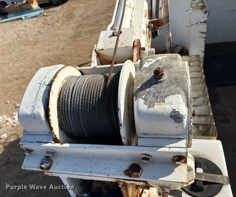 image for item EA7921 2009 Chevrolet C5500 Crew Cab utility / service truck