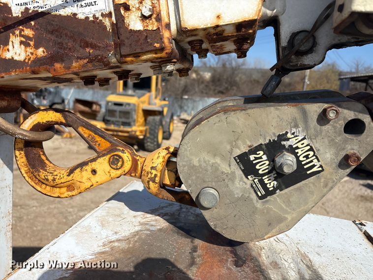 image for item EA7921 2009 Chevrolet C5500 Crew Cab utility / service truck