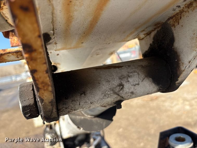 image for item EA7921 2009 Chevrolet C5500 Crew Cab utility / service truck