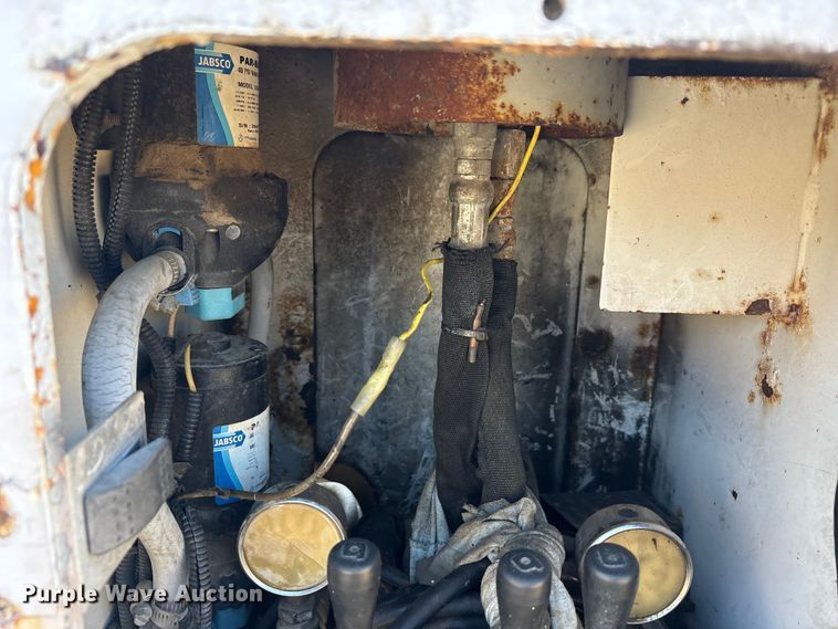 image for item EA7921 2009 Chevrolet C5500 Crew Cab utility / service truck