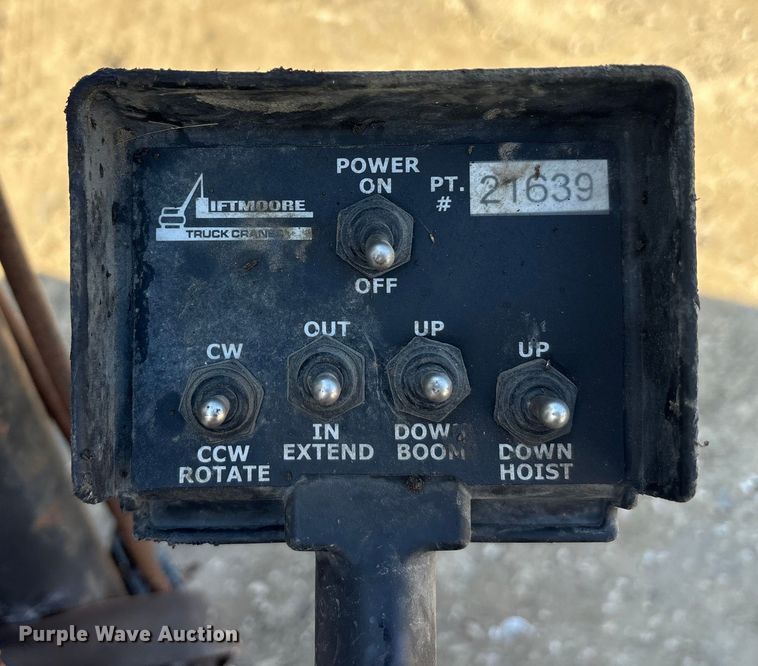 image for item EA7921 2009 Chevrolet C5500 Crew Cab utility / service truck