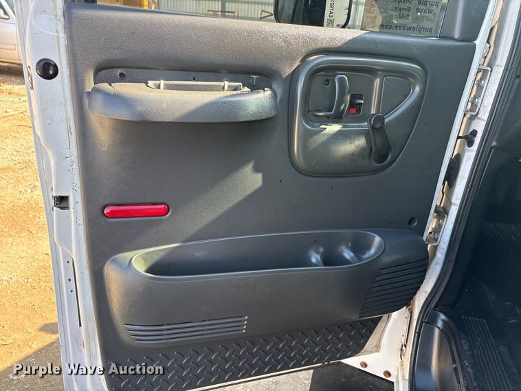 image for item EA7921 2009 Chevrolet C5500 Crew Cab utility / service truck