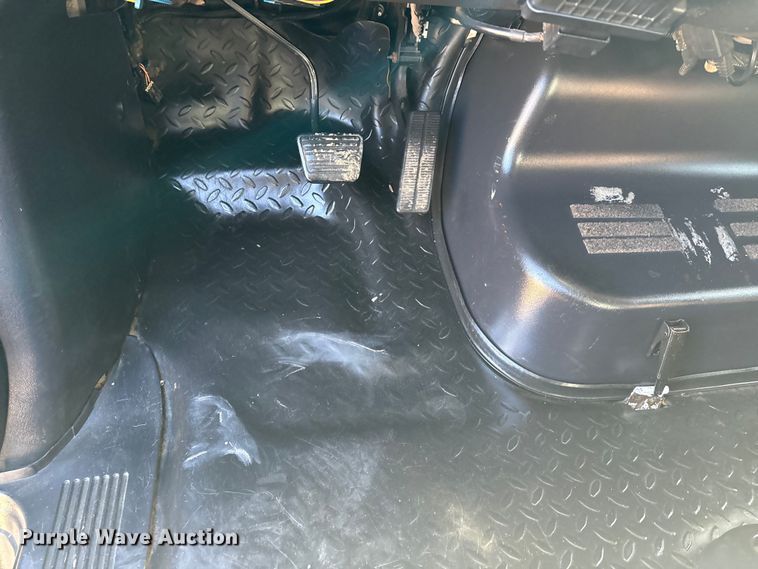 image for item EA7921 2009 Chevrolet C5500 Crew Cab utility / service truck