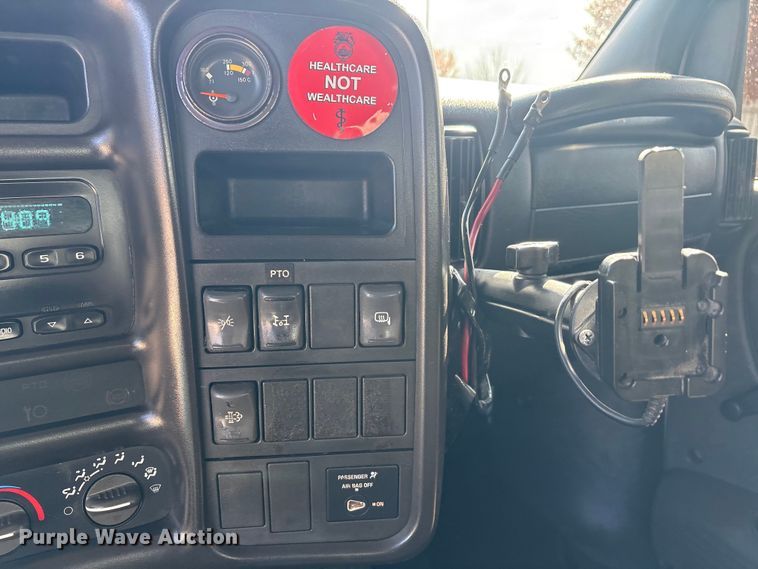 image for item EA7921 2009 Chevrolet C5500 Crew Cab utility / service truck