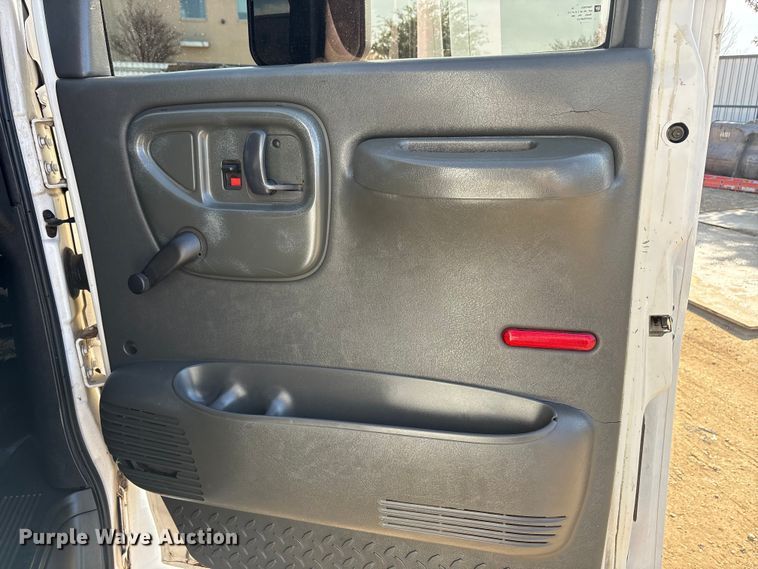 image for item EA7921 2009 Chevrolet C5500 Crew Cab utility / service truck