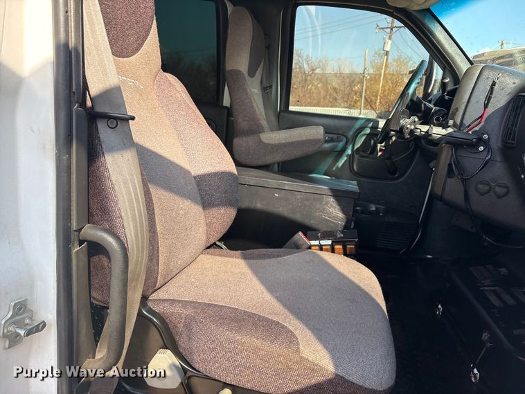 image for item EA7921 2009 Chevrolet C5500 Crew Cab utility / service truck